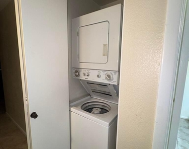 2910 W Marconi Avenue - Photo Thumbnail 10