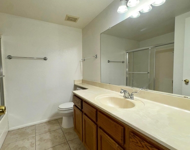 2910 W Marconi Avenue - Photo Thumbnail 8