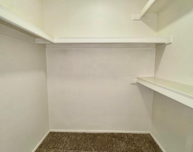 2910 W Marconi Avenue - Photo Thumbnail 14