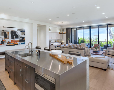 2 E Biltmore Estates Drive - Photo Thumbnail 4