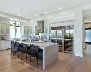2 E Biltmore Estates Drive - Photo Thumbnail 2