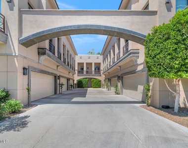2 E Biltmore Estates Drive - Photo Thumbnail 22
