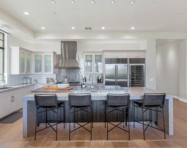 2 E Biltmore Estates Drive - Photo Thumbnail 5