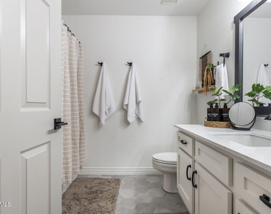 16801 N 94th Street - Photo Thumbnail 20