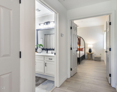 16801 N 94th Street - Photo Thumbnail 13