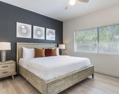 16801 N 94th Street - Photo Thumbnail 5