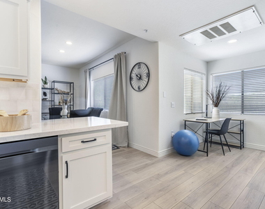 16801 N 94th Street - Photo Thumbnail 1