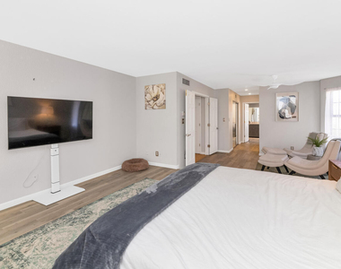 9032 N 83rd Street - Photo Thumbnail 15