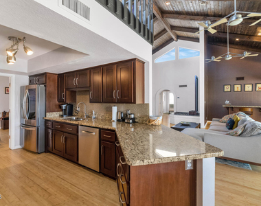 9032 N 83rd Street - Photo Thumbnail 10