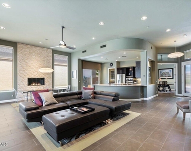8228 E Mohawk Lane - Photo Thumbnail 2