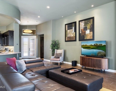 8228 E Mohawk Lane - Photo Thumbnail 3