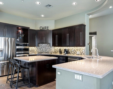 8228 E Mohawk Lane - Photo Thumbnail 7