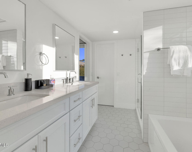 6664 N 40th Street - Photo Thumbnail 22