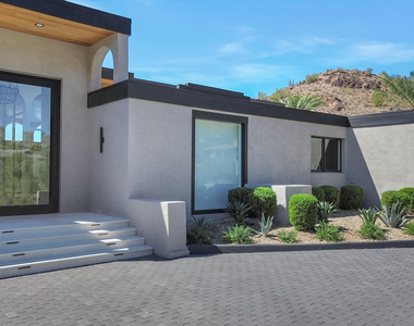 6664 N 40th Street - Photo Thumbnail 2