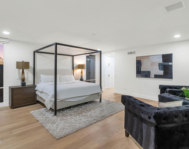 6664 N 40th Street - Photo Thumbnail 15