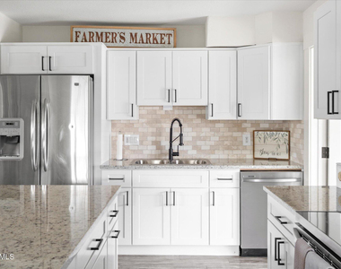 423 N 73rd Place - Photo Thumbnail 11