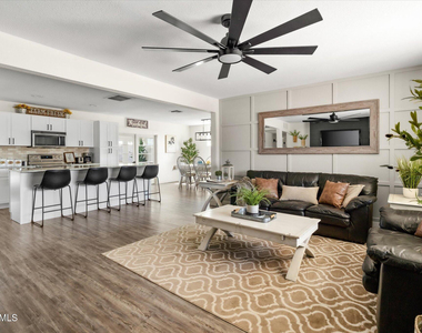 423 N 73rd Place - Photo Thumbnail 5