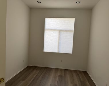 78655 Golden Reed Drive - Photo Thumbnail 2