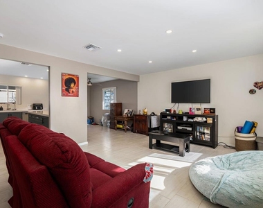 66970 Desert View Avenue - Photo Thumbnail 2