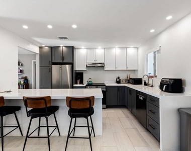 66970 Desert View Avenue - Photo Thumbnail 4