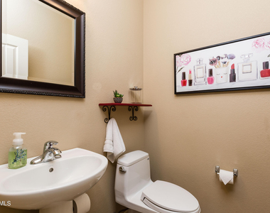 8408 W Midway Avenue - Photo Thumbnail 33