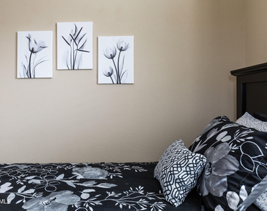 8408 W Midway Avenue - Photo Thumbnail 18