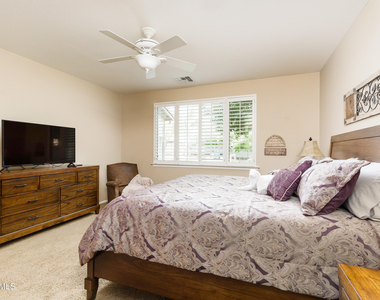 8408 W Midway Avenue - Photo Thumbnail 29