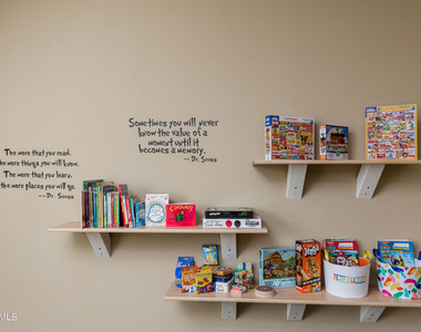 8408 W Midway Avenue - Photo Thumbnail 21