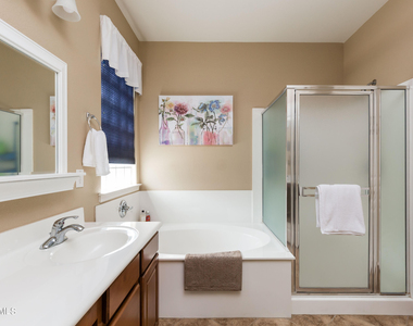 8408 W Midway Avenue - Photo Thumbnail 31