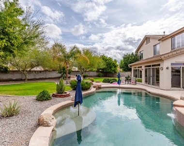 8408 W Midway Avenue - Photo Thumbnail 35