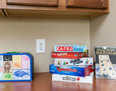 8408 W Midway Avenue - Photo Thumbnail 22