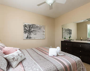 8408 W Midway Avenue - Photo Thumbnail 26