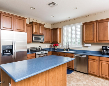 8408 W Midway Avenue - Photo Thumbnail 4