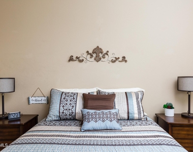 8408 W Midway Avenue - Photo Thumbnail 24
