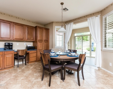 8408 W Midway Avenue - Photo Thumbnail 6