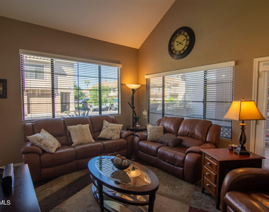 1001 N Pasadena Street - Photo Thumbnail 3