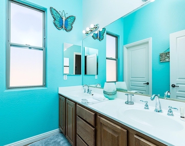 7317 N 85th Avenue - Photo Thumbnail 10