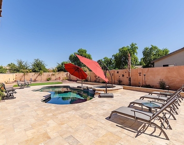 7317 N 85th Avenue - Photo Thumbnail 14