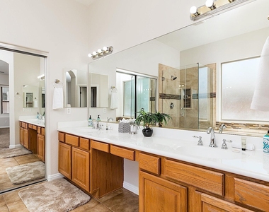 7317 N 85th Avenue - Photo Thumbnail 8