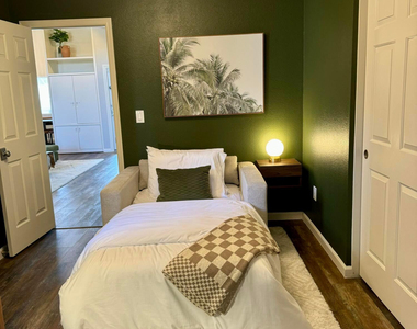 11784 N 110th Place - Photo Thumbnail 37