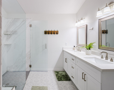 11784 N 110th Place - Photo Thumbnail 27