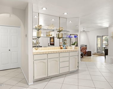 5200 S Lakeshore Drive - Photo Thumbnail 1