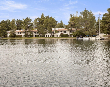 5200 S Lakeshore Drive - Photo Thumbnail 10