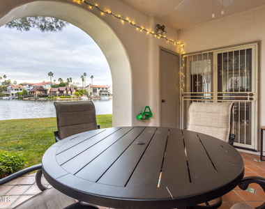 5200 S Lakeshore Drive - Photo Thumbnail 6