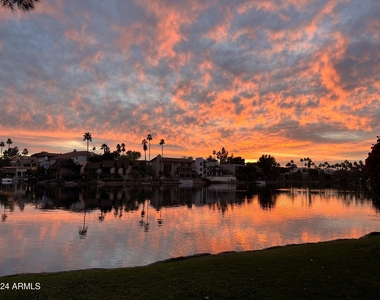 5200 S Lakeshore Drive - Photo Thumbnail 8