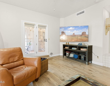 5200 S Lakeshore Drive - Photo Thumbnail 12