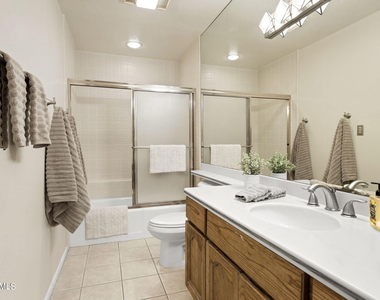 5200 S Lakeshore Drive - Photo Thumbnail 26