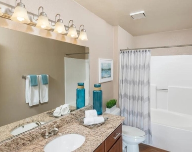 4215 N Drinkwater Boulevard - Photo Thumbnail 4