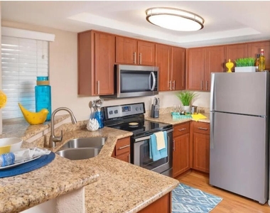 4215 N Drinkwater Boulevard - Photo Thumbnail 2
