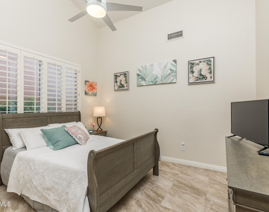 11160 E Greythorn Drive - Photo Thumbnail 17